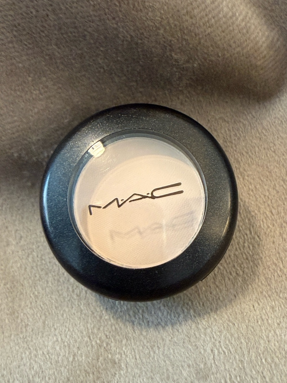 NEW - MAC Cosmetics Blanc Type Eye Shadow